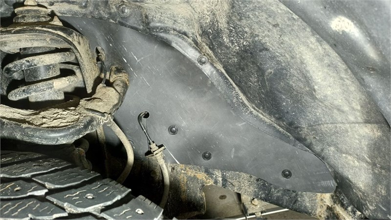 Боковые пыльники двигателя Toyota Hilux 8 поколения Hilux8 - фото 4920